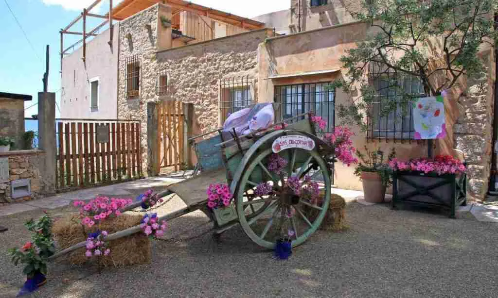 Villages decorated for "Verezzi in Bloom"